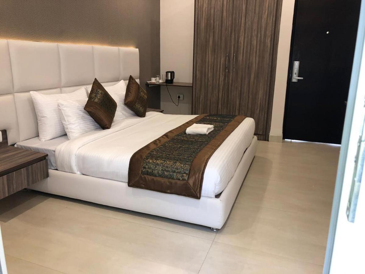 Mavens Inn Ґурґаон Екстер'єр фото