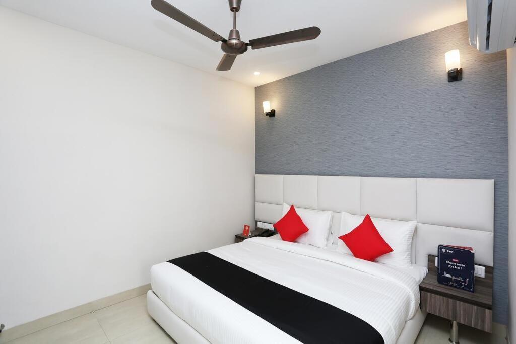 Mavens Inn Ґурґаон Екстер'єр фото
