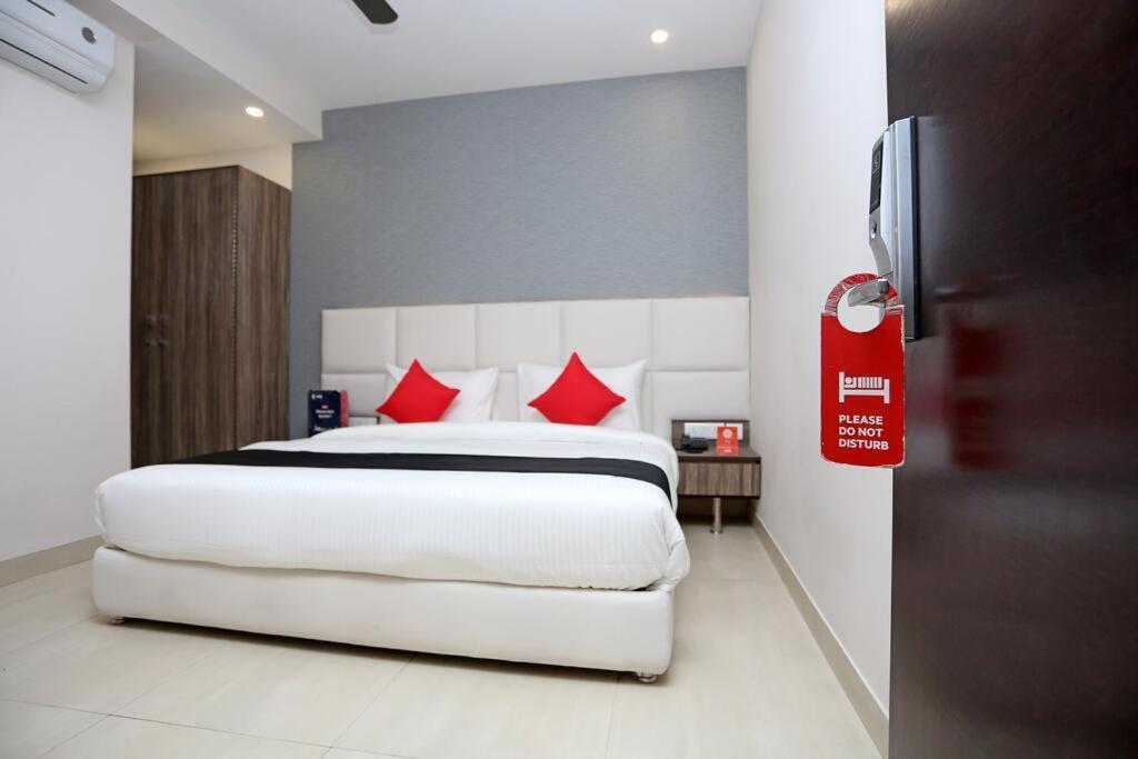 Mavens Inn Ґурґаон Екстер'єр фото
